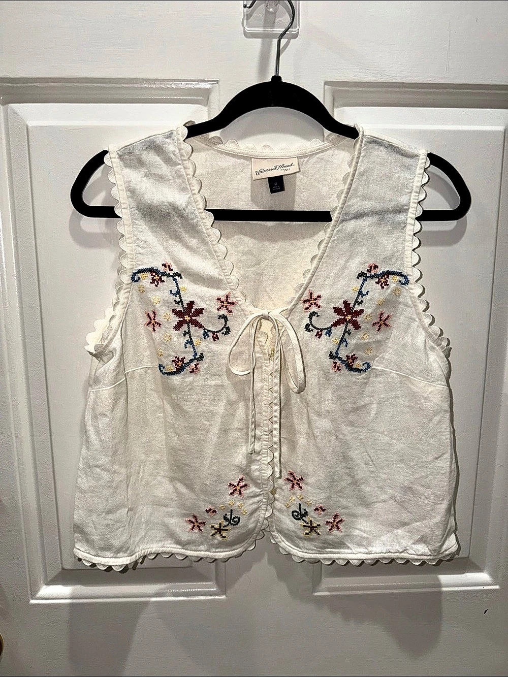 Universal Thread Embroidered Tank Top Blouse White Medium